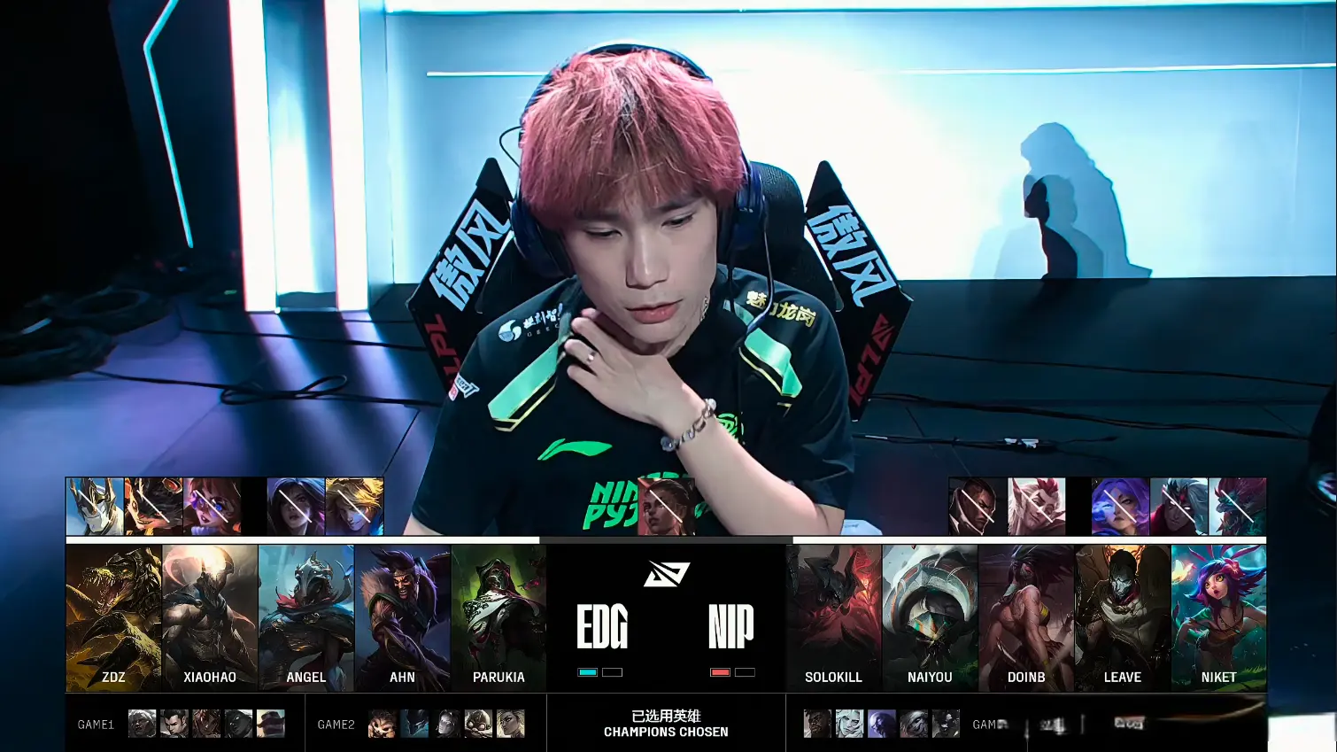 维克托, 两队从头厮 维克托, 两队从头厮